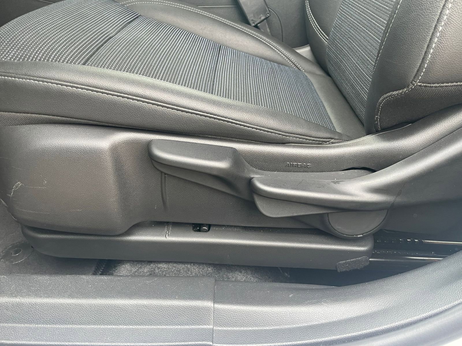 Used 2025 Buick Envista Preferred image 23