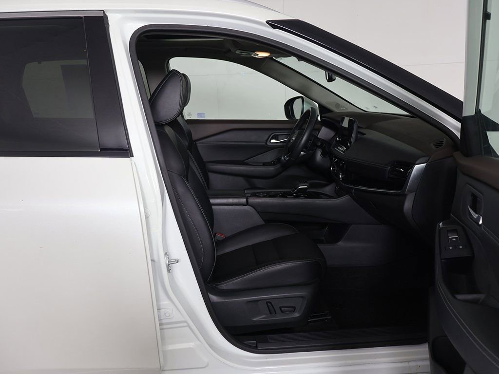 Used 2023 Nissan Rogue SL w/ SL Premium Package image 32