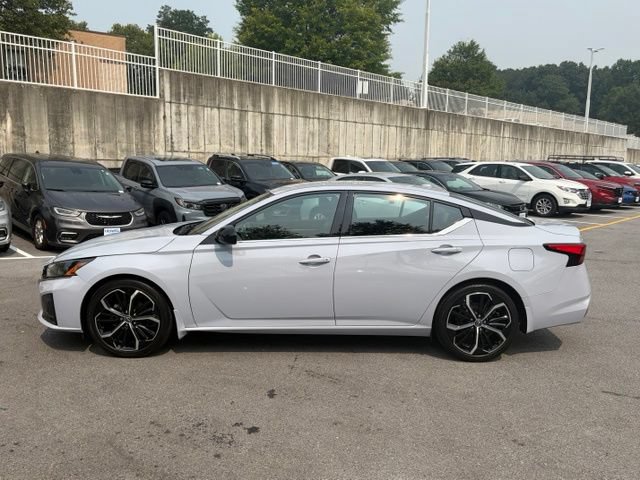 Used 2023 Nissan Altima 2.5 SR FWD image 4