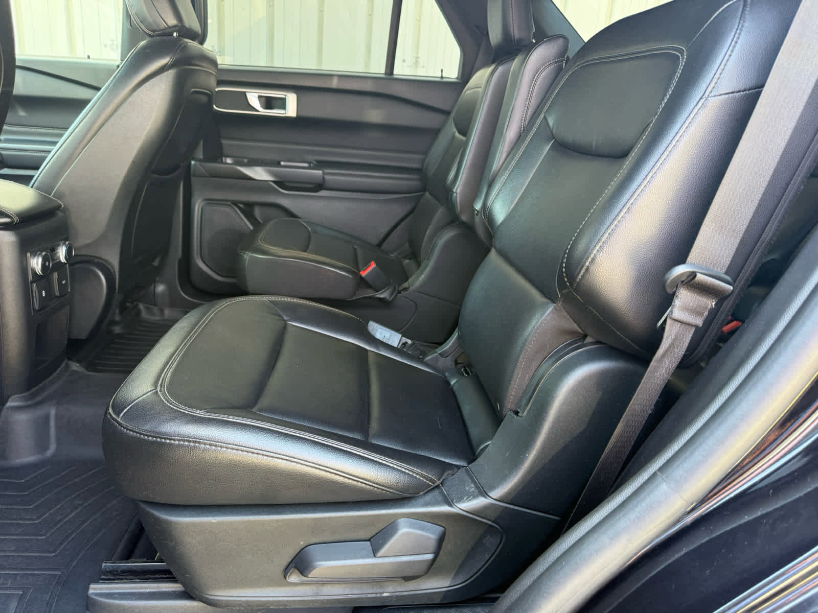 Used 2020 Ford Explorer XLT w/ Equipment Group 202A image 5