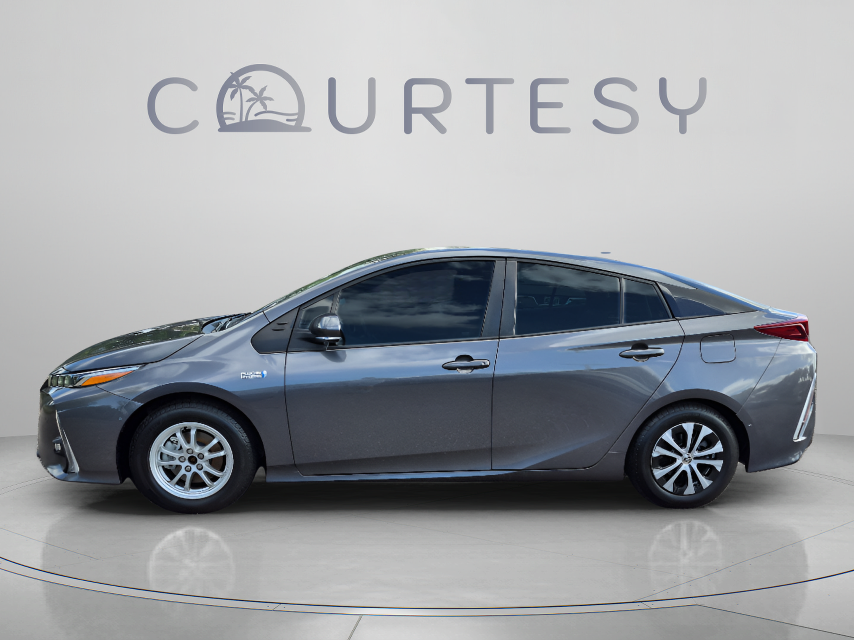 Used 2022 Toyota Prius Prime Limited FWD image 2