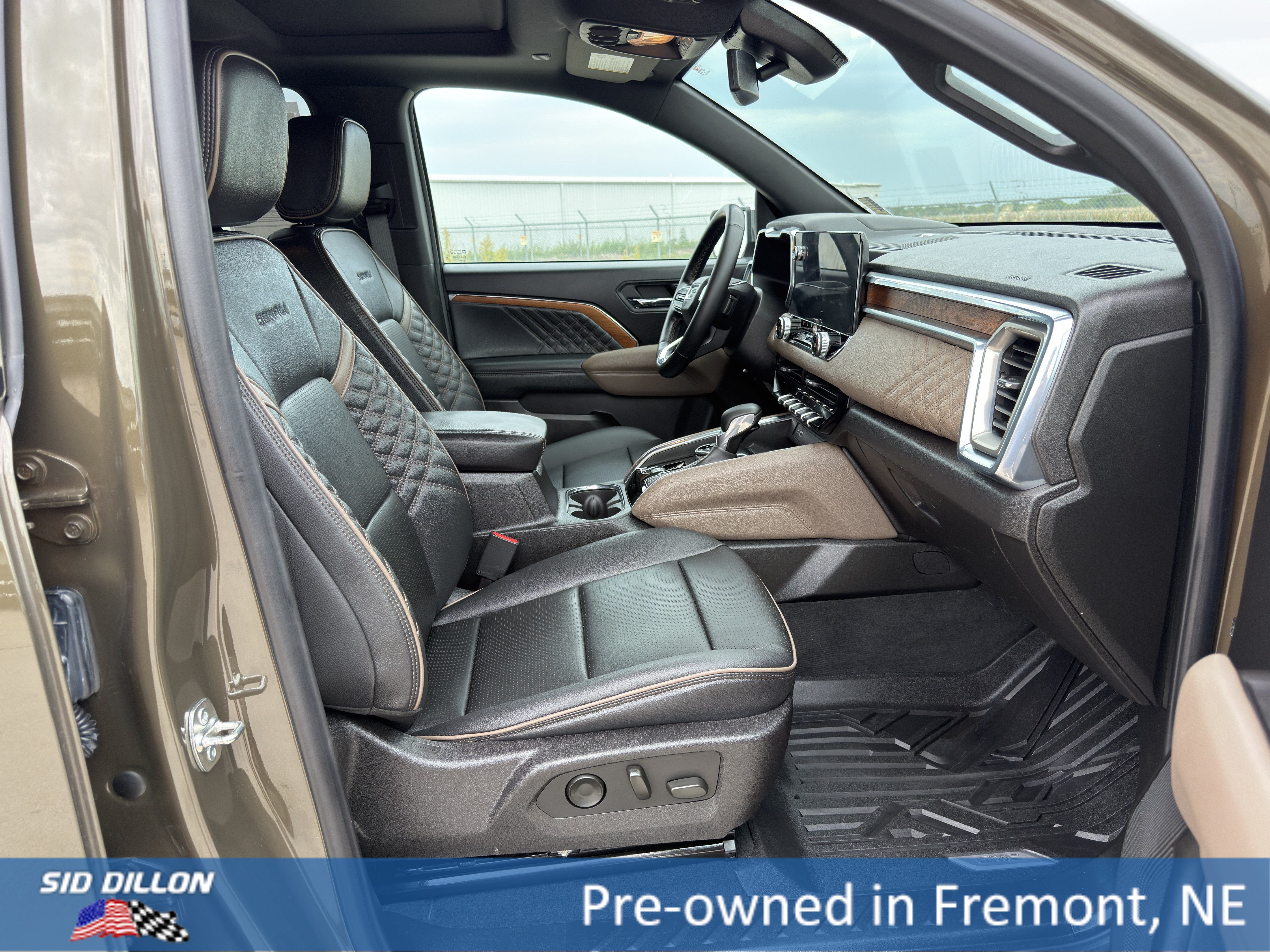 Certified 2025 GMC Canyon Denali AWD/4WD image 15