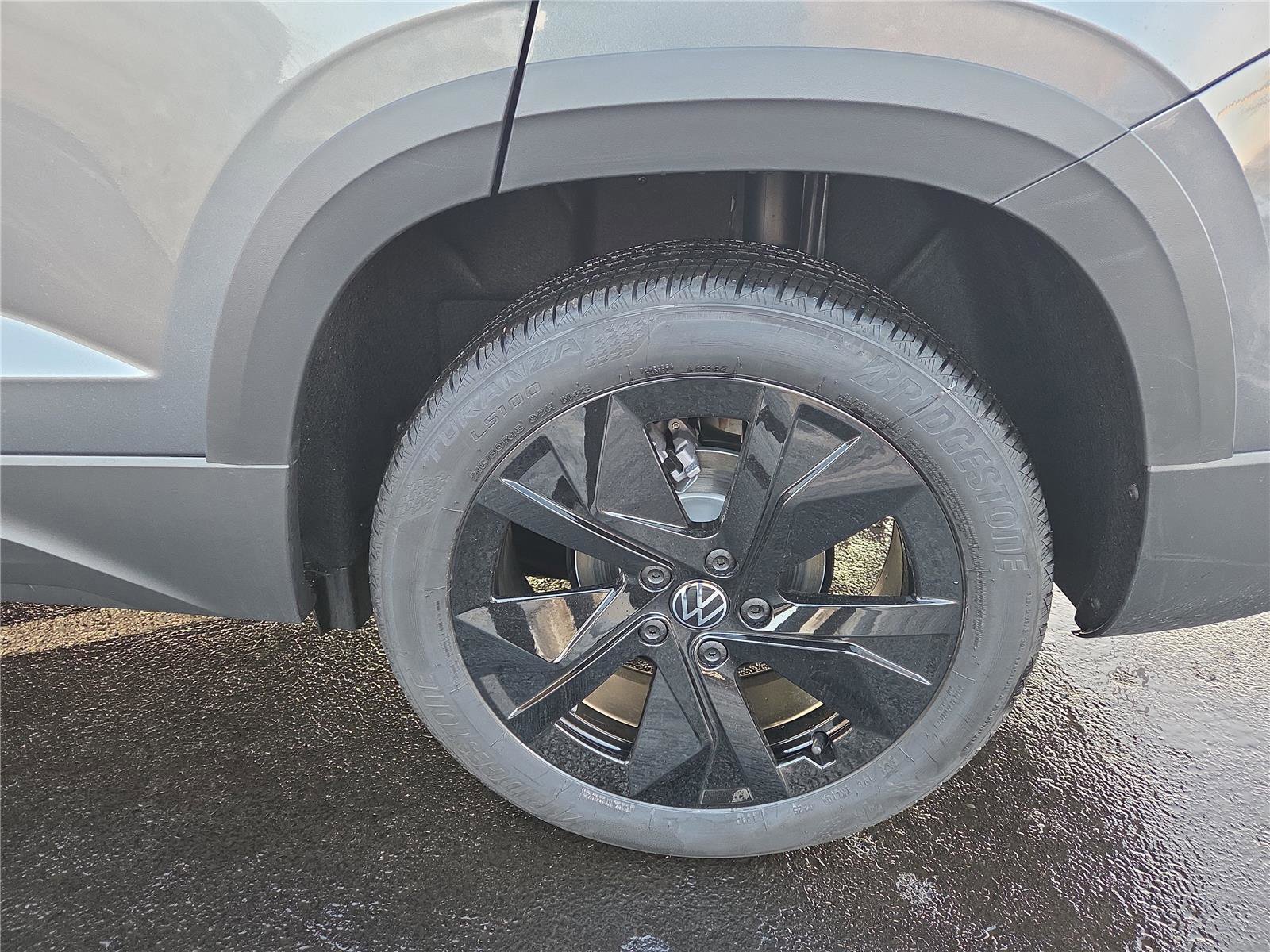 New 2026 Volkswagen Taos SE image 10