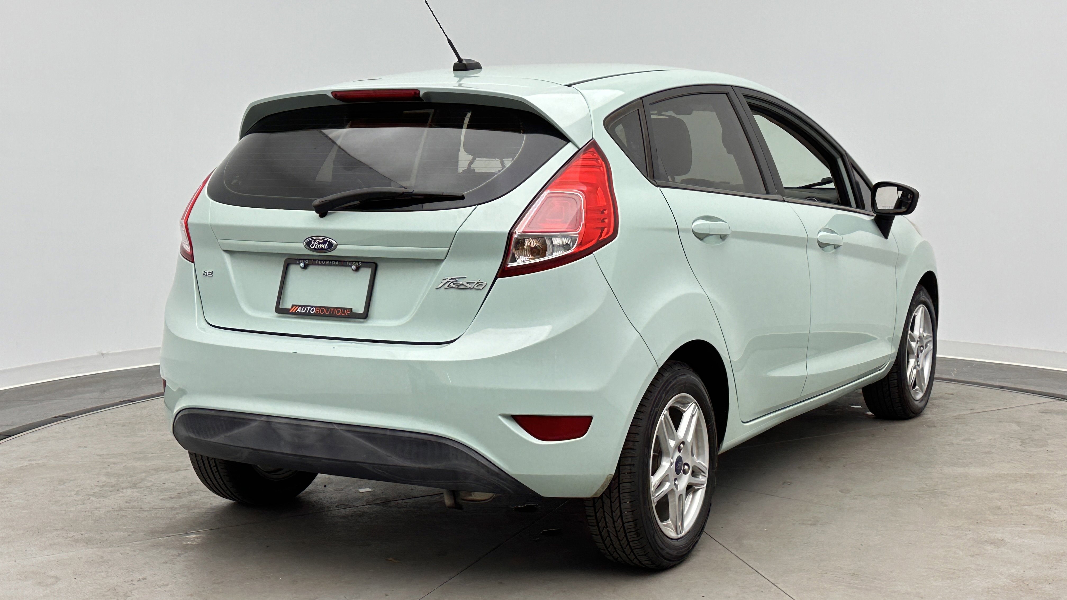 Used 2017 Ford Fiesta SE image 7