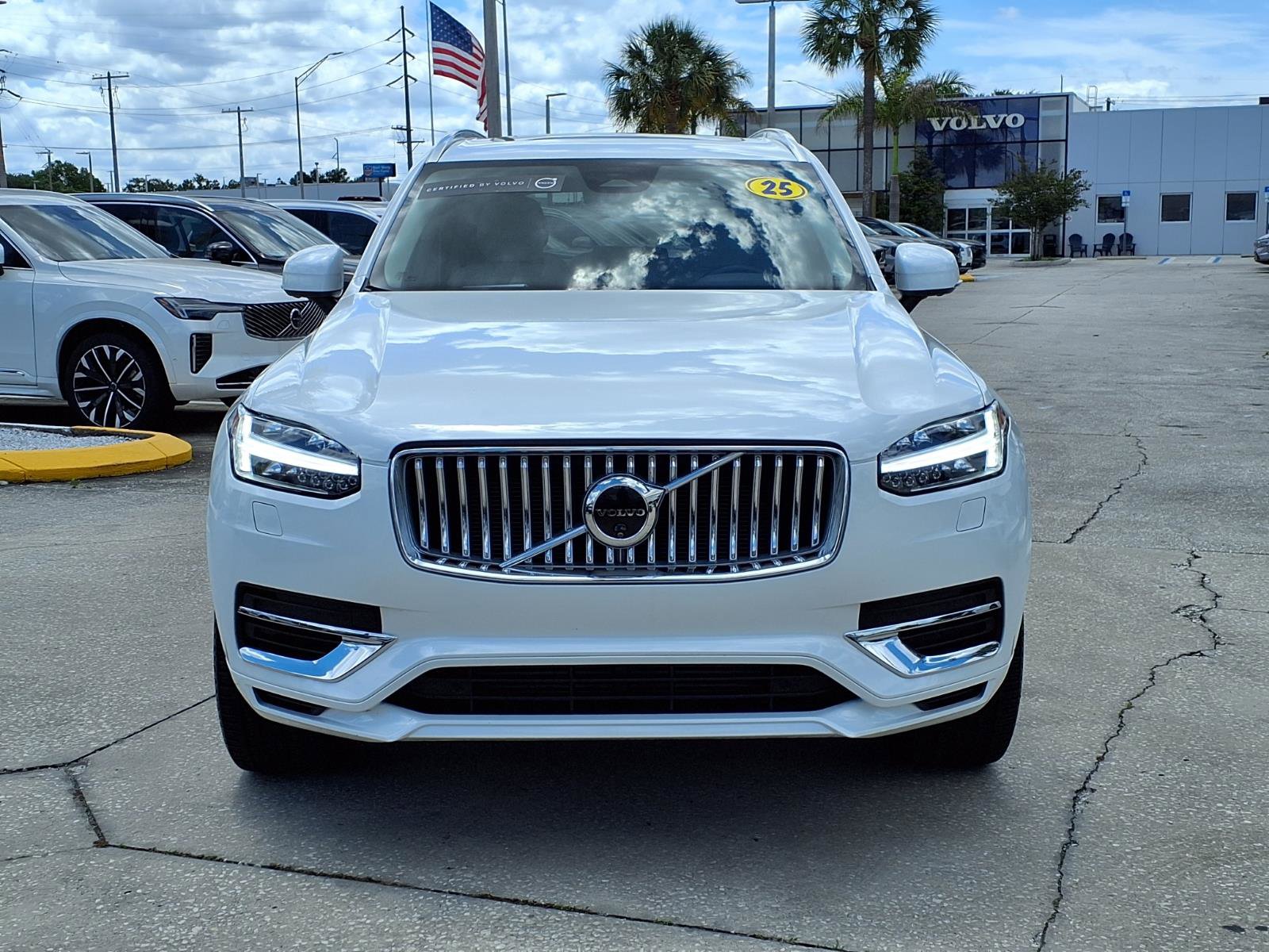 Certified 2025 Volvo XC90 T8 Plus w/ Protection Package Premier AWD/4WD image 2