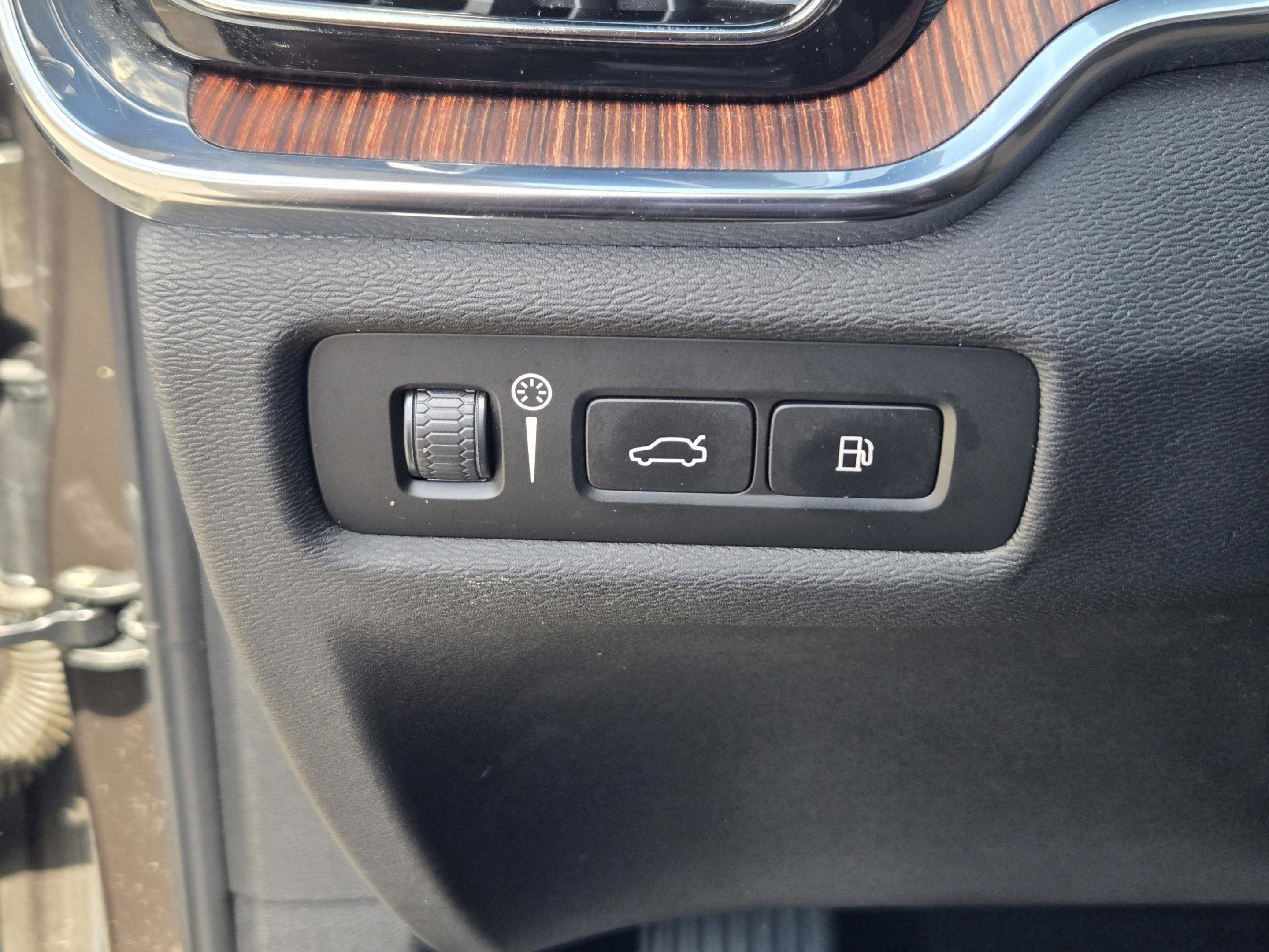 Used 2022 Volvo S60 T8 R-Design Expression w/ Premium Package image 20