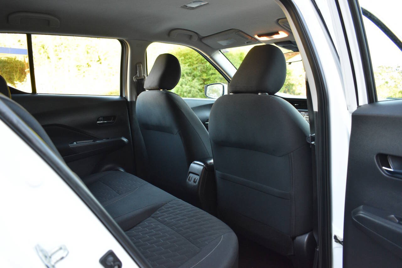 Used 2022 Nissan Kicks SV FWD image 11