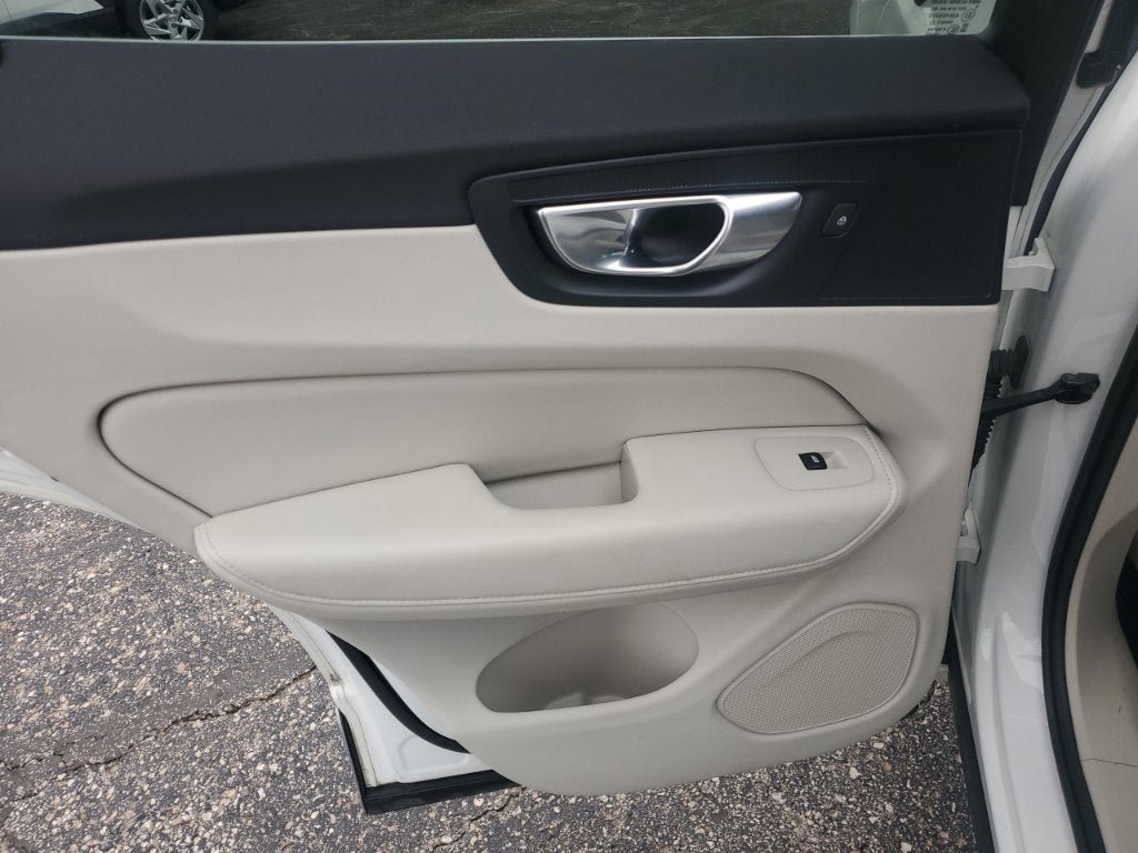 Used 2023 Volvo XC60 B5 Plus FWD image 33