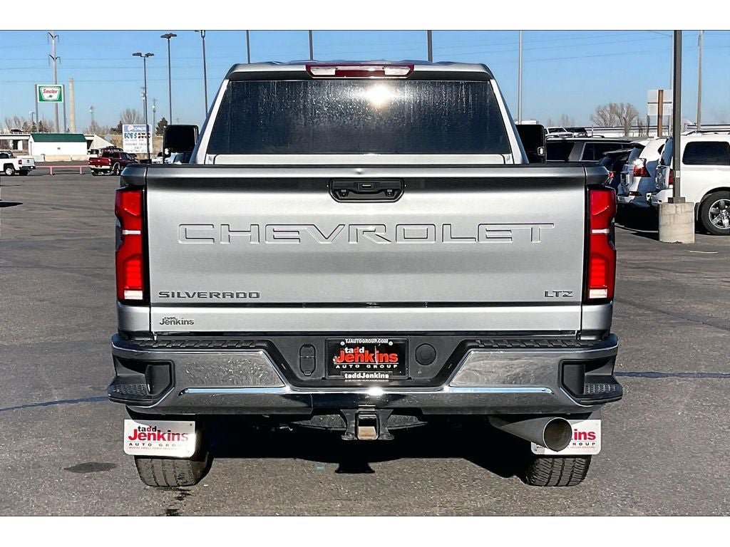 Used 2025 Chevrolet Silverado 3500 LTZ AWD/4WD image 4