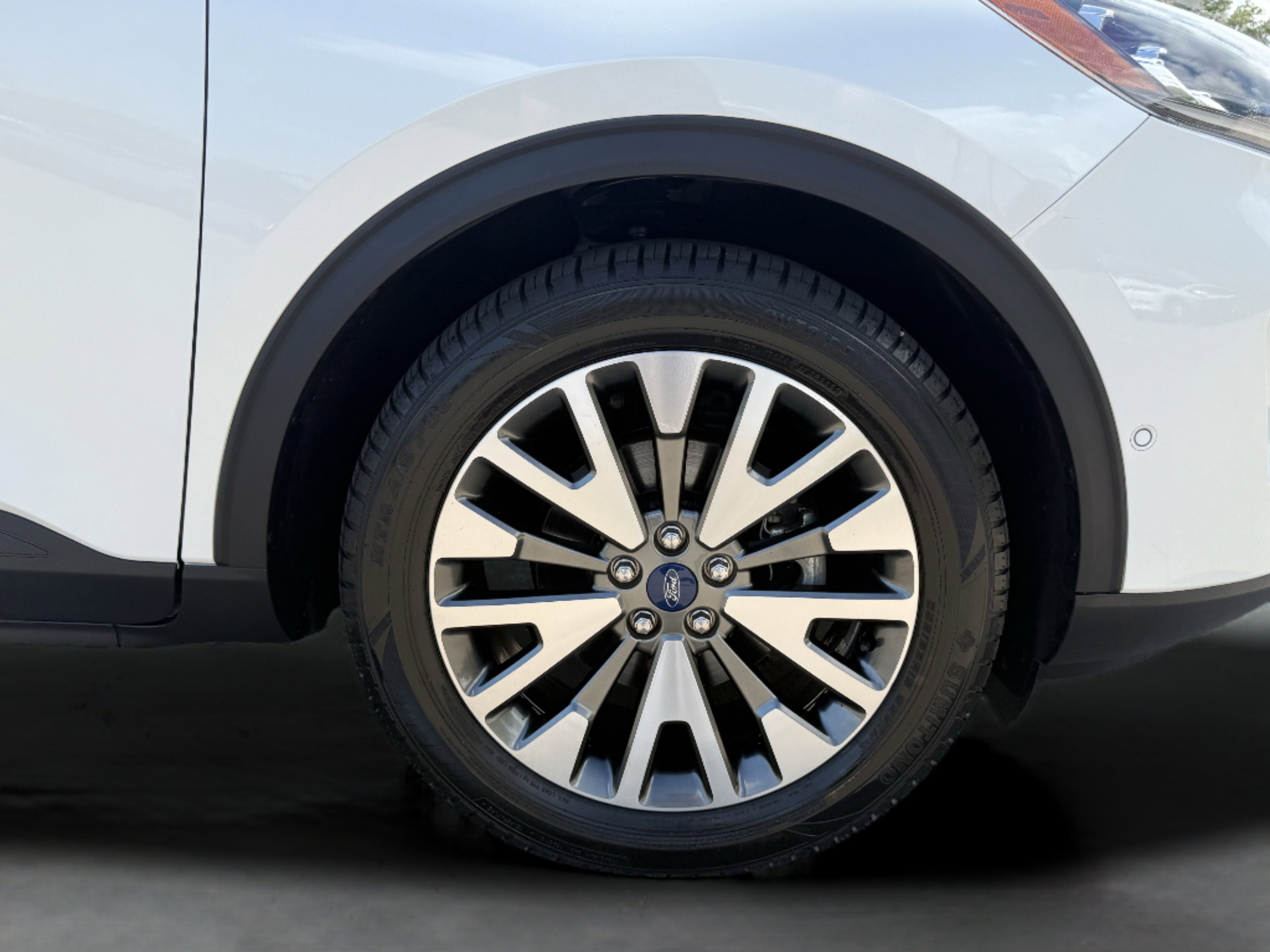 Used 2020 Ford Escape Titanium image 12