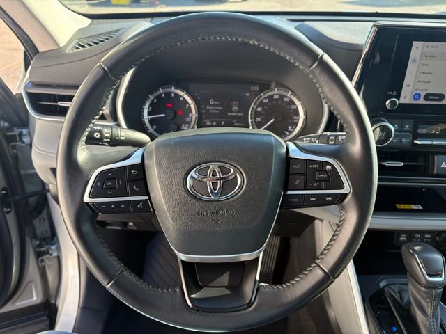 Used 2023 Toyota Highlander XLE image 14