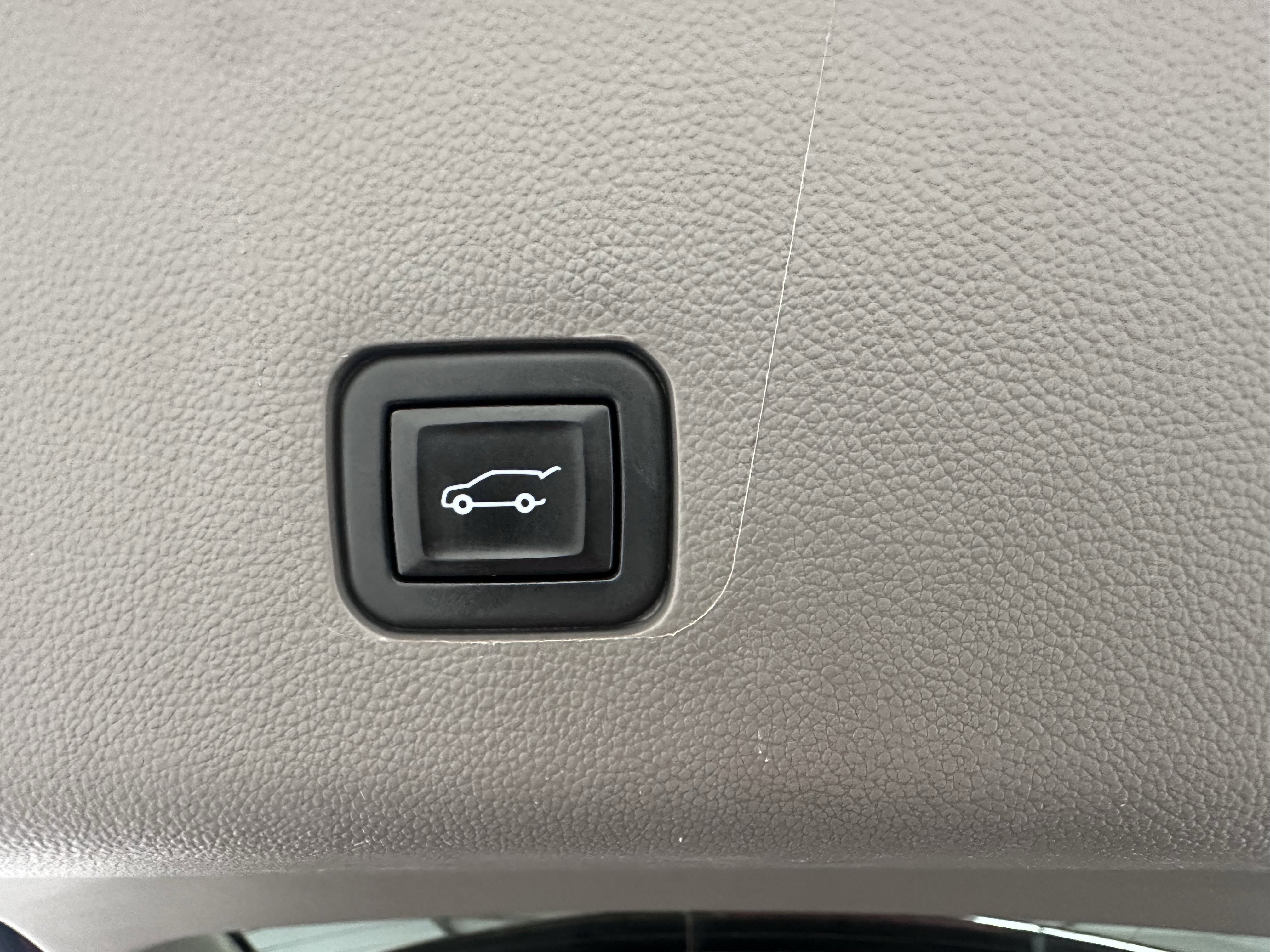 Used 2020 Chevrolet Traverse LT w/ LT Premium Package FWD image 28