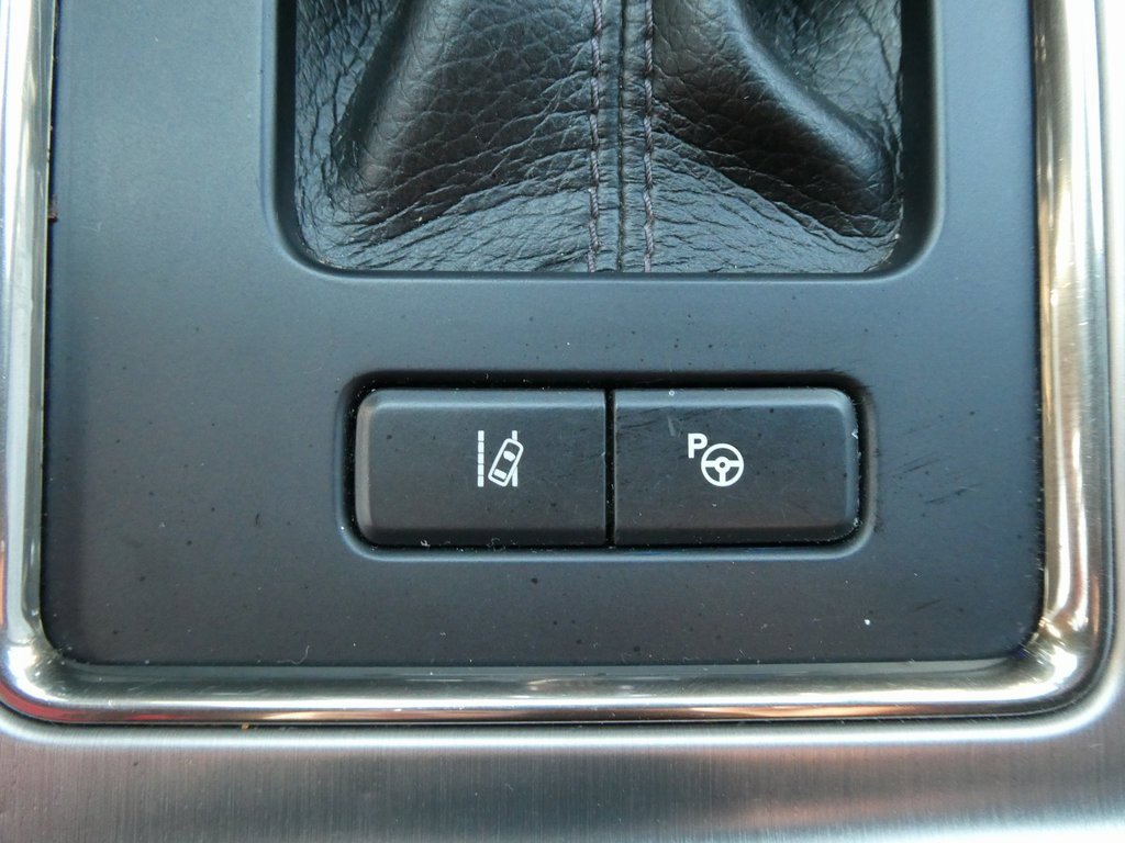 Used 2017 Ford F150 Platinum w/ Equipment Group 701A Luxury image 27