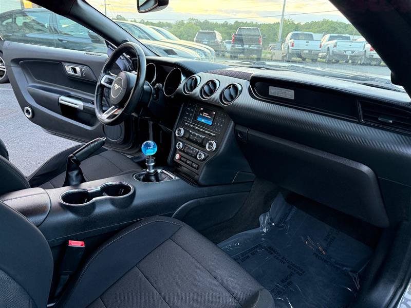 Used 2017 Ford Mustang Coupe RWD image 11