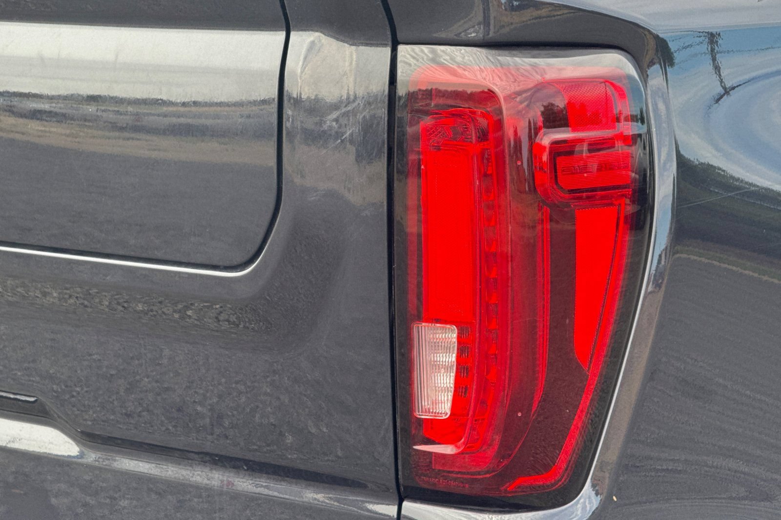 Used 2025 GMC Sierra 1500 SLT AWD/4WD image 47