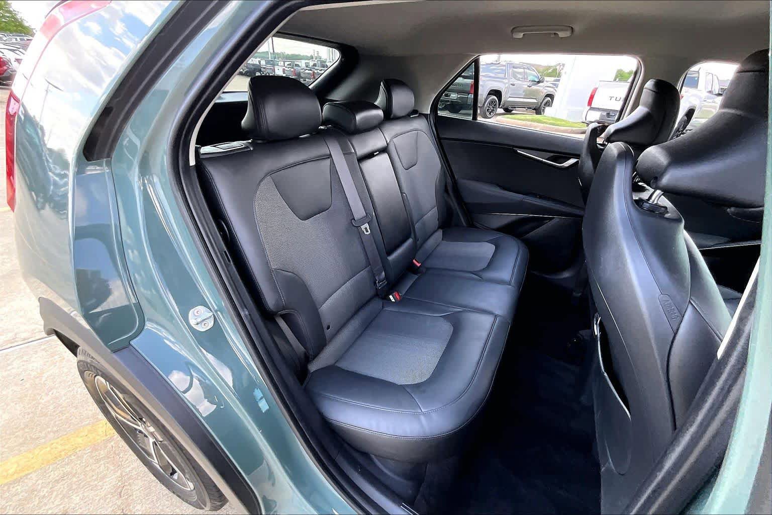 Used 2023 Kia Niro EX image 21
