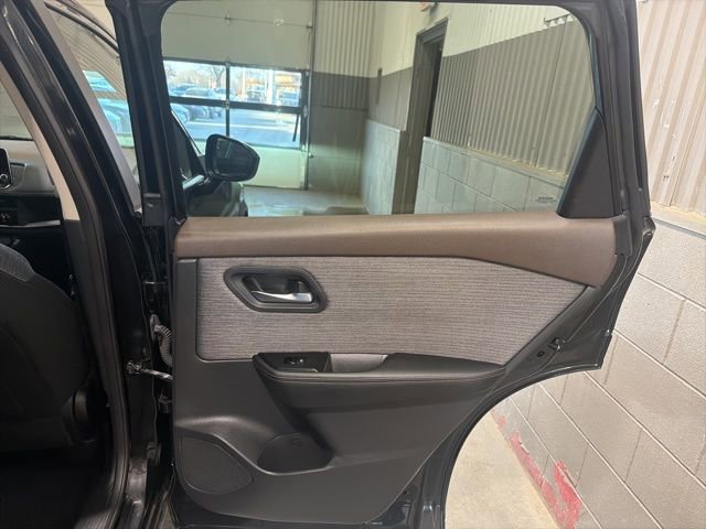 Certified 2023 Nissan Rogue SV image 13