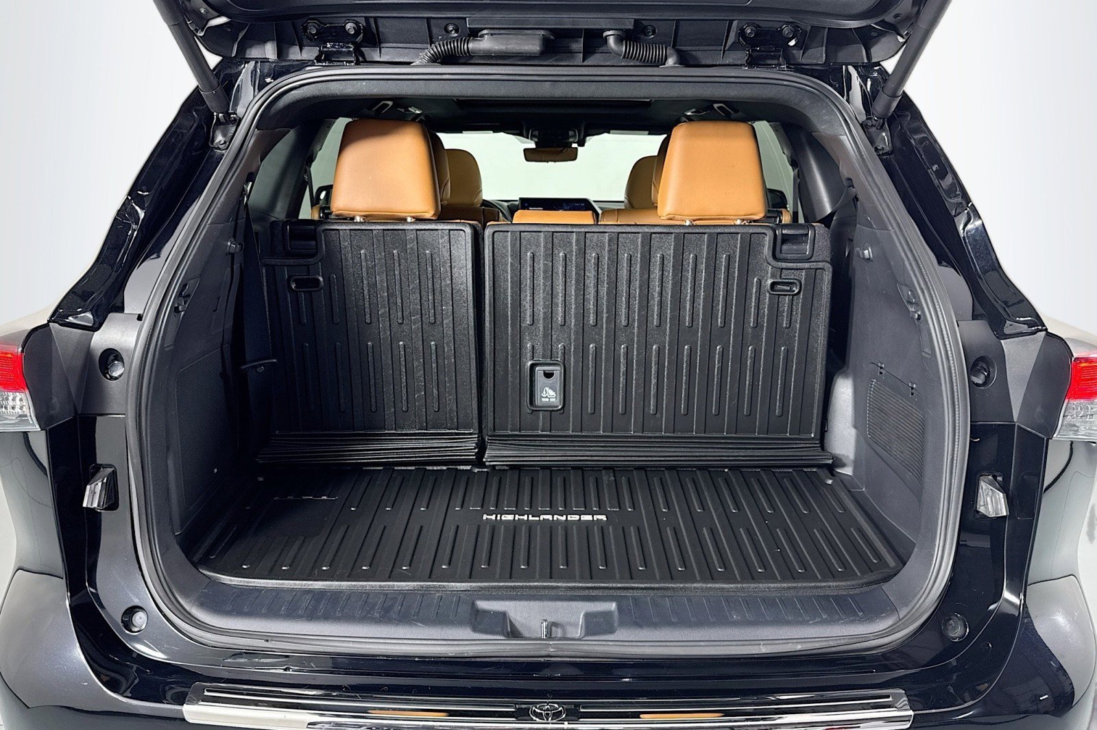 Used 2024 Toyota Highlander Platinum image 24