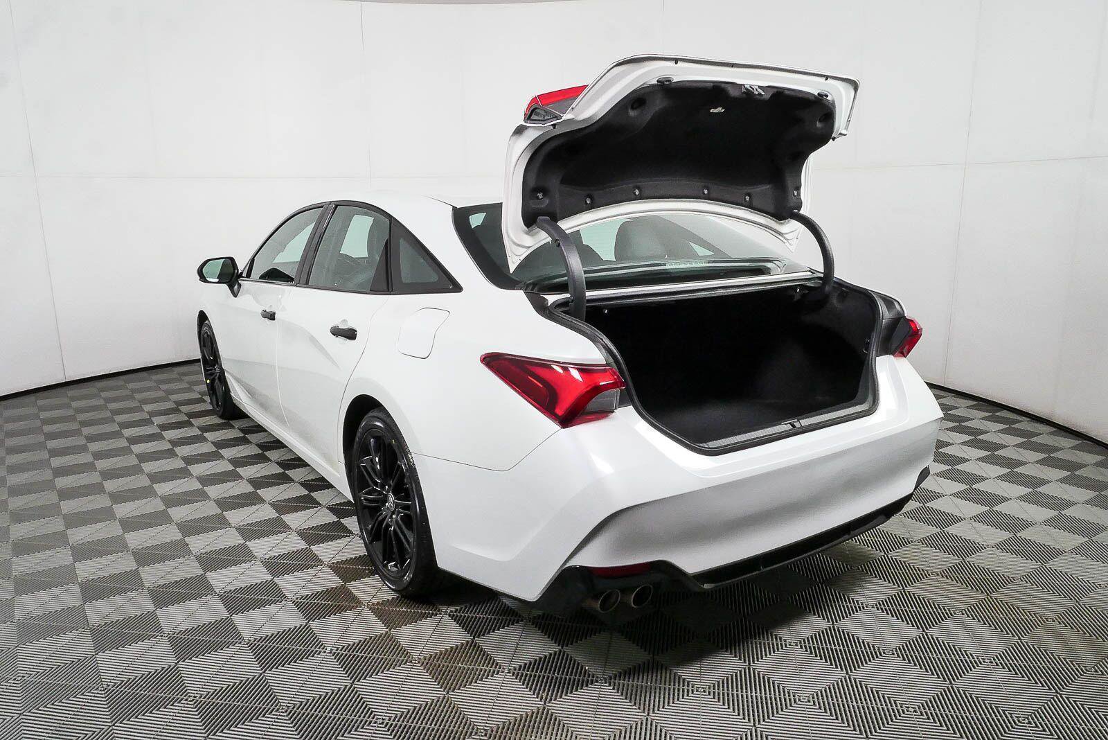 Used 2021 Toyota Avalon XSE FWD image 31