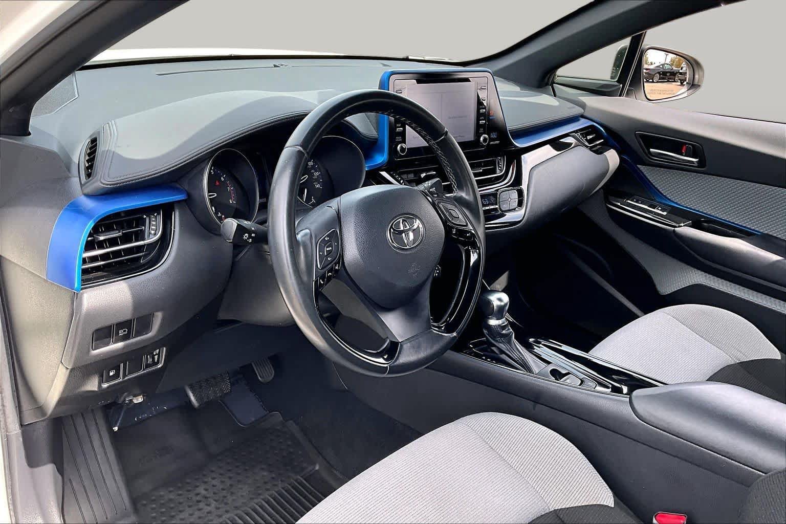 Used 2019 Toyota C-HR XLE FWD image 17