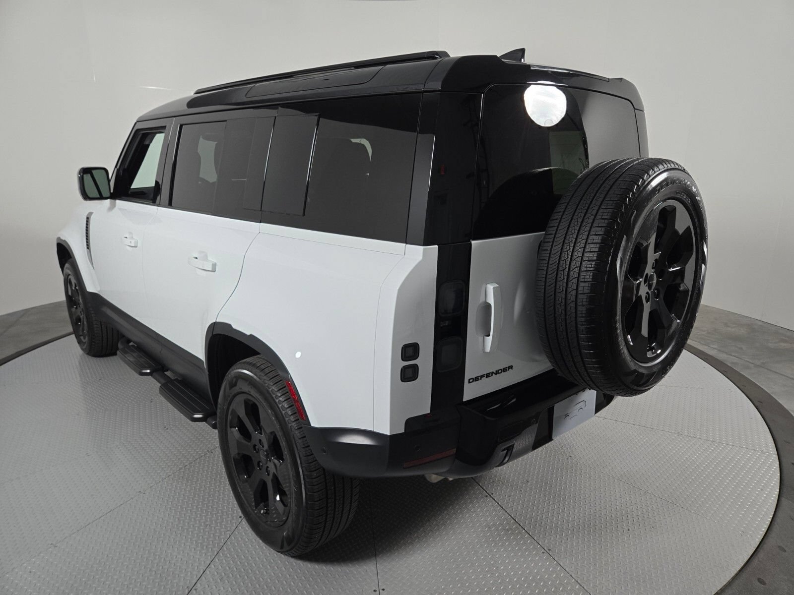 Used 2026 Land Rover Defender 110 S AWD/4WD image 17