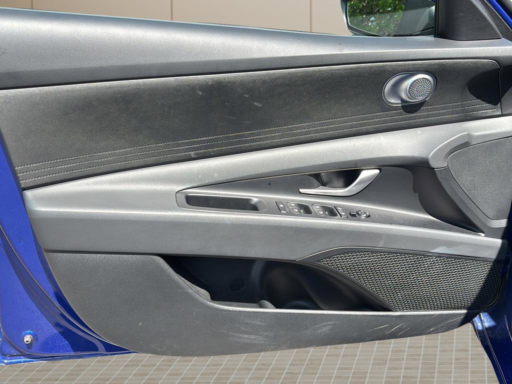 Certified 2025 Hyundai Elantra SE image 15