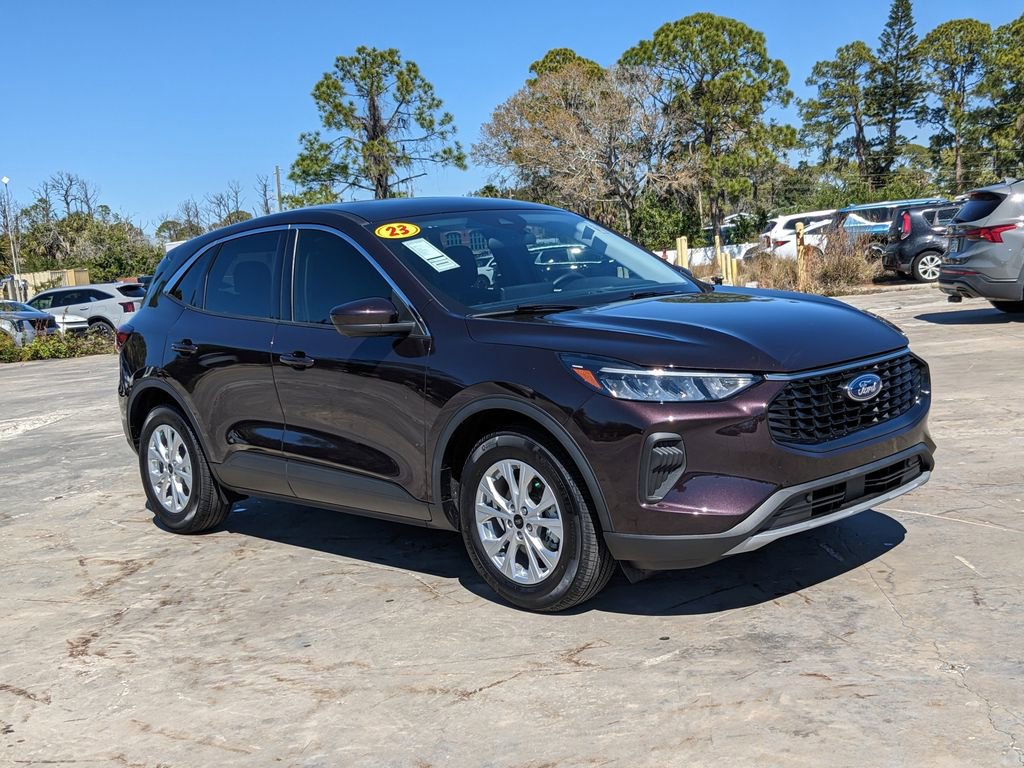 Used 2023 Ford Escape Active w/ Tech Pack #2 image 2