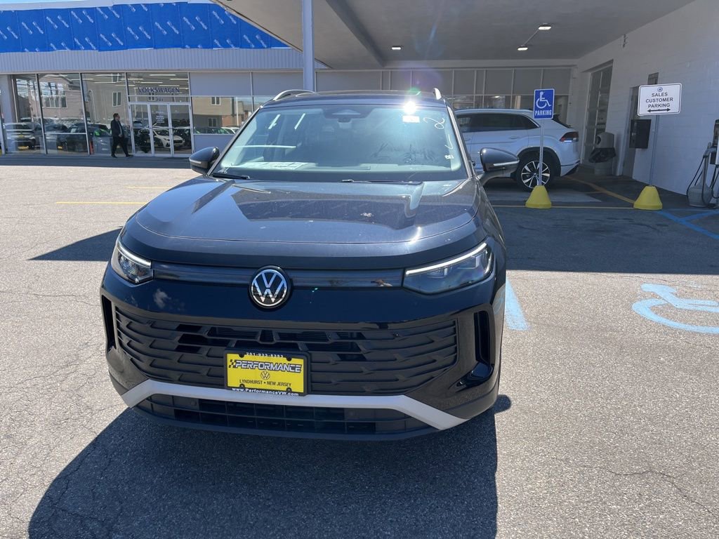 New 2025 Volkswagen Tiguan SE image 3