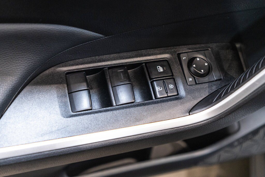 Used 2025 Toyota RAV4 LE AWD/4WD image 20