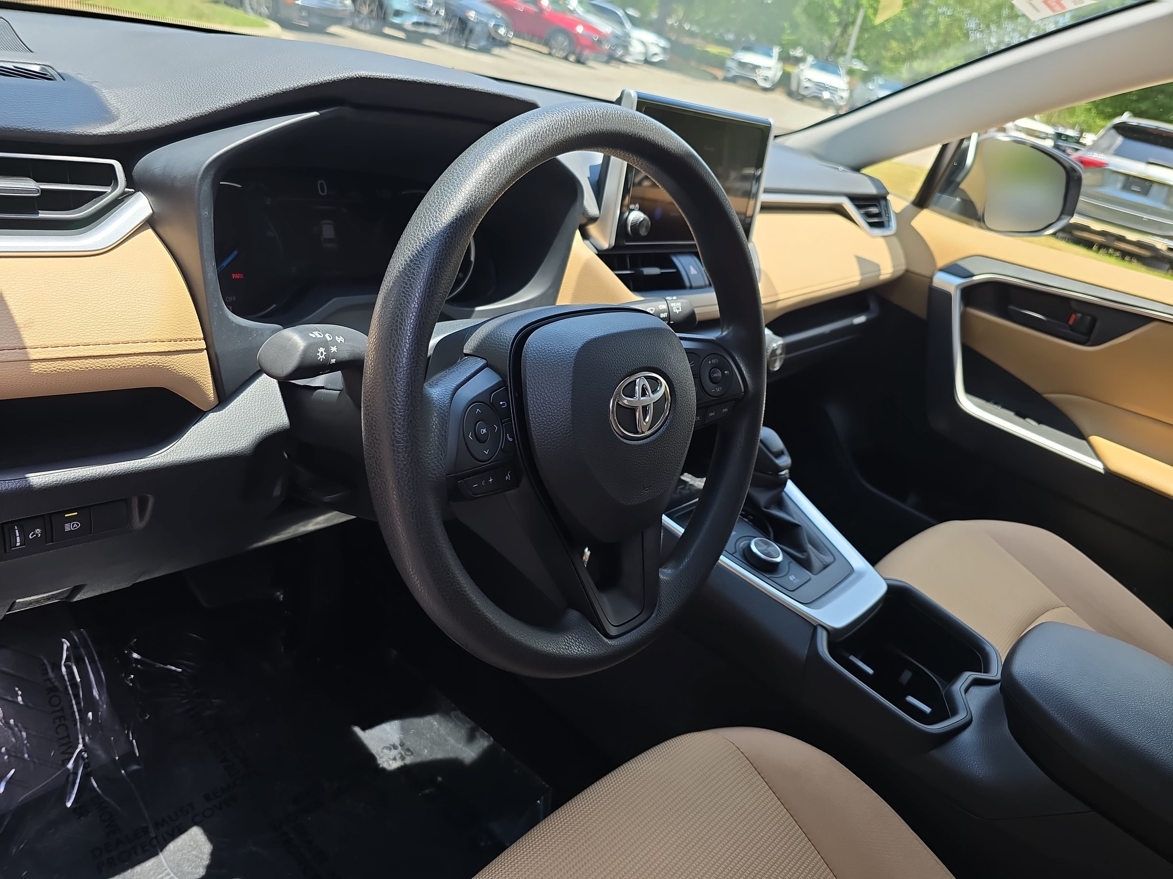 Used 2025 Toyota RAV4 LE AWD/4WD image 15