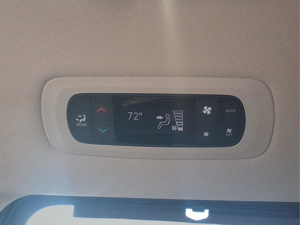 Used 2024 Chrysler Pacifica Touring-L FWD image 26