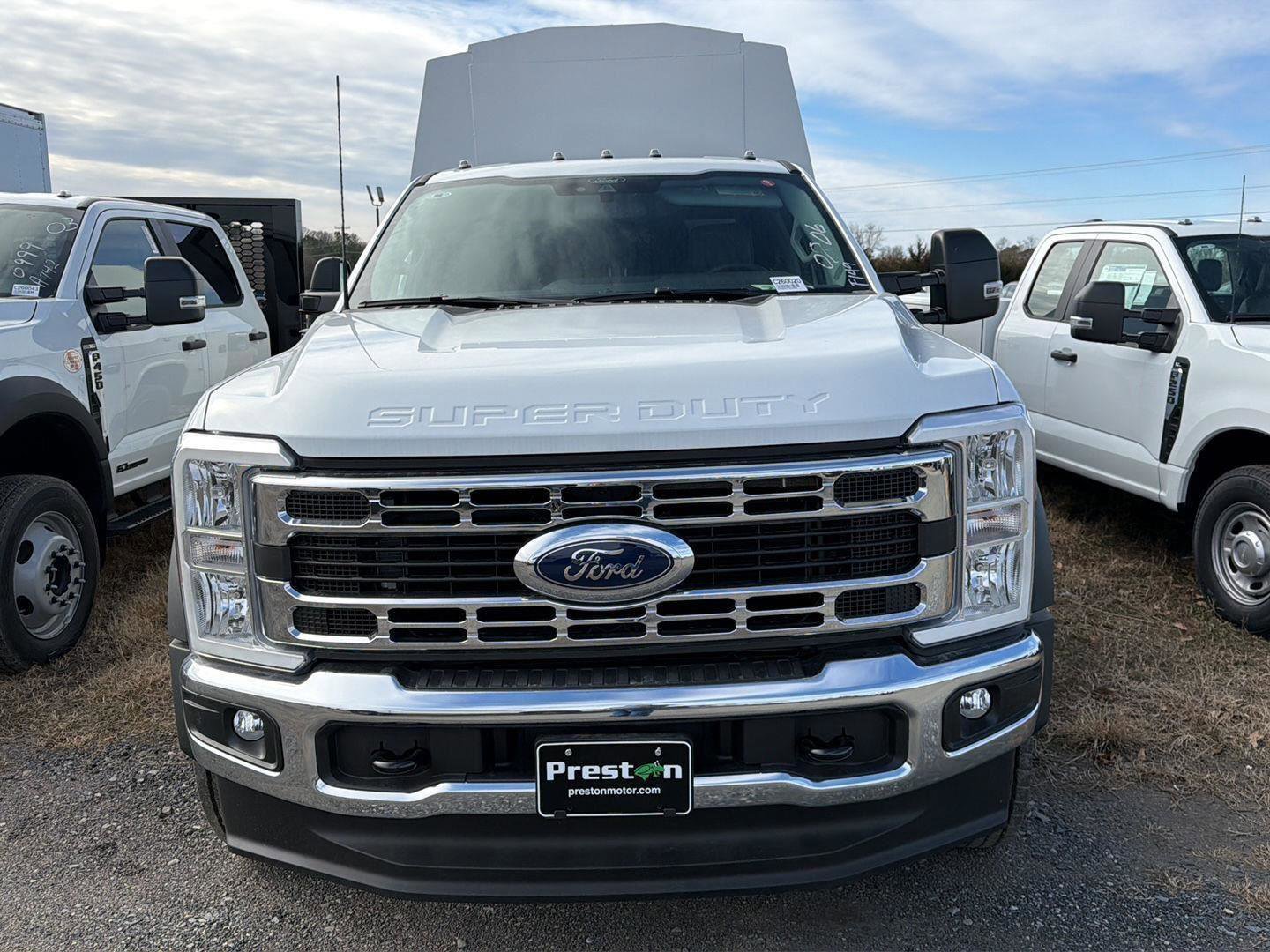 New 2026 Ford F450 XL w/ XL Chrome Package image 4