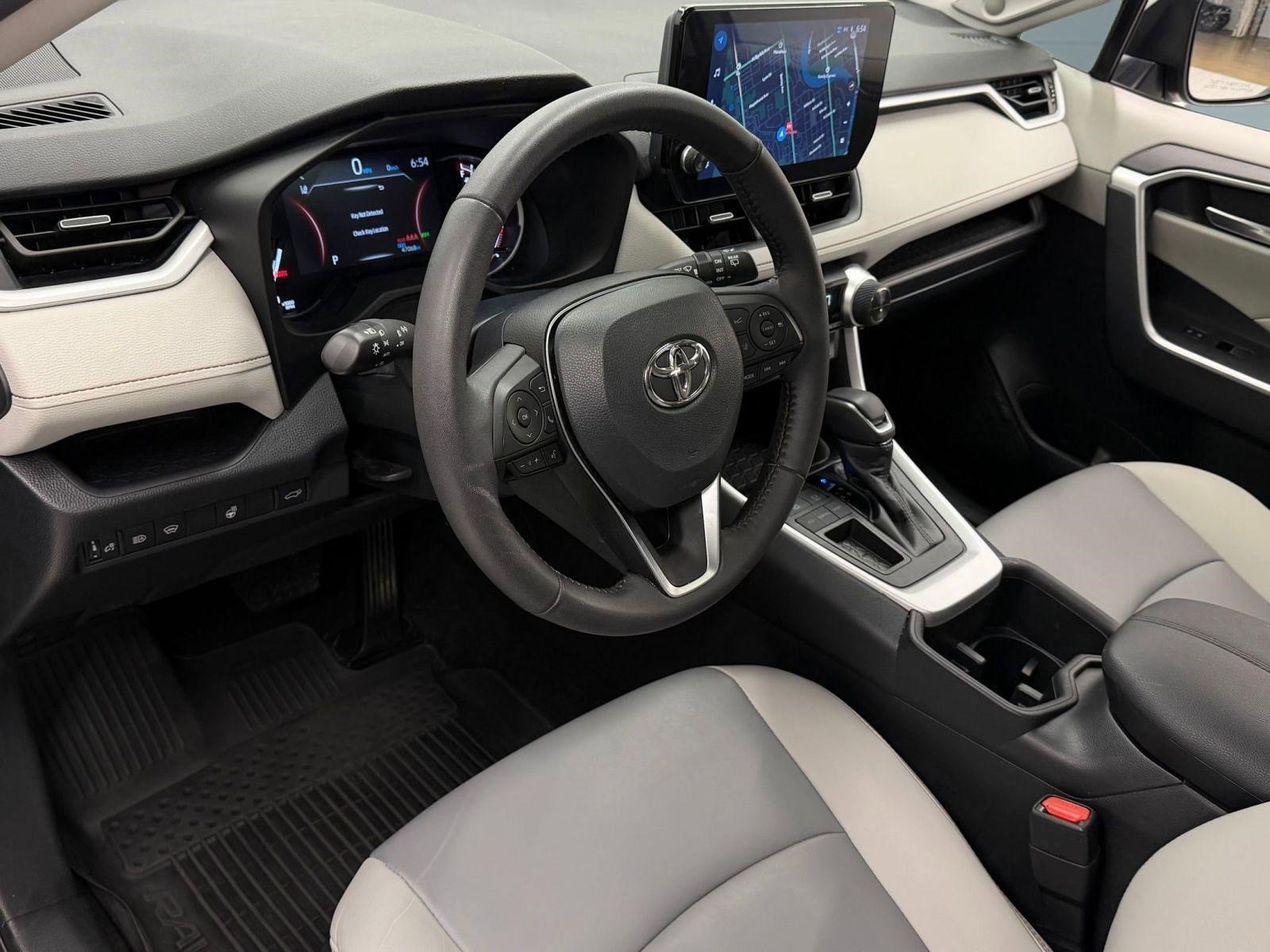 Used 2023 Toyota RAV4 XLE Premium FWD image 3