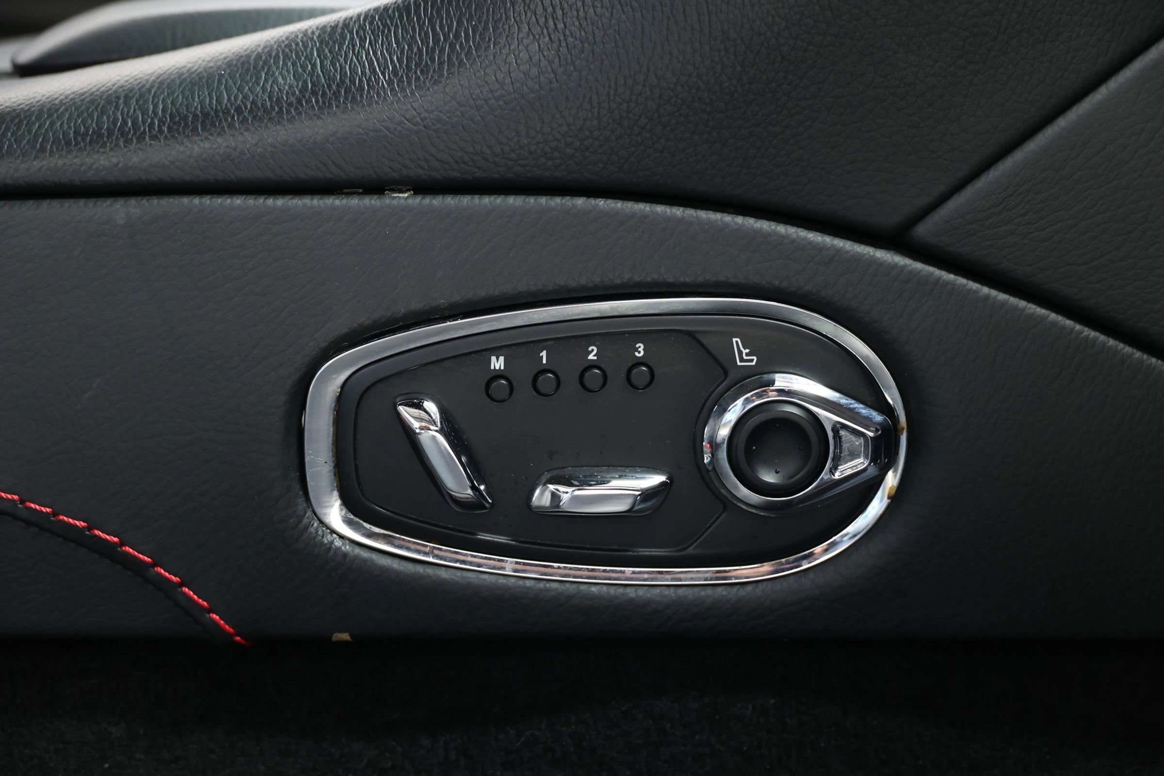 Used 2018 Aston Martin DB11 V12 image 71