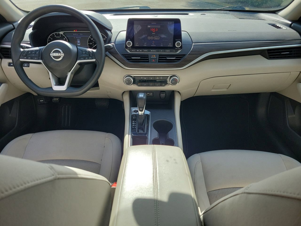Used 2025 Nissan Altima 2.5 SV FWD image 11