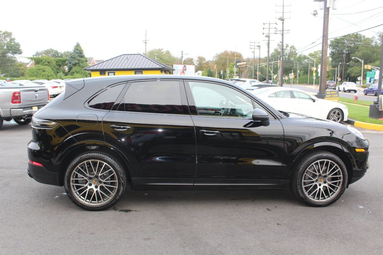 Used 2022 Porsche Cayenne Platinum Edition AWD/4WD image 27