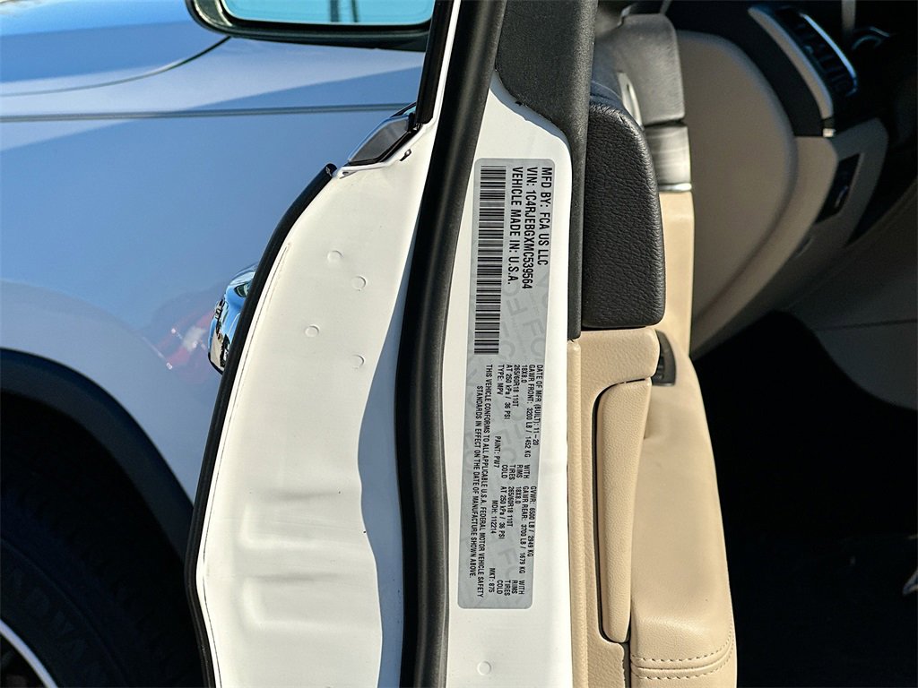 Used 2021 Jeep Grand Cherokee Limited w/ Luxury Group II image 32