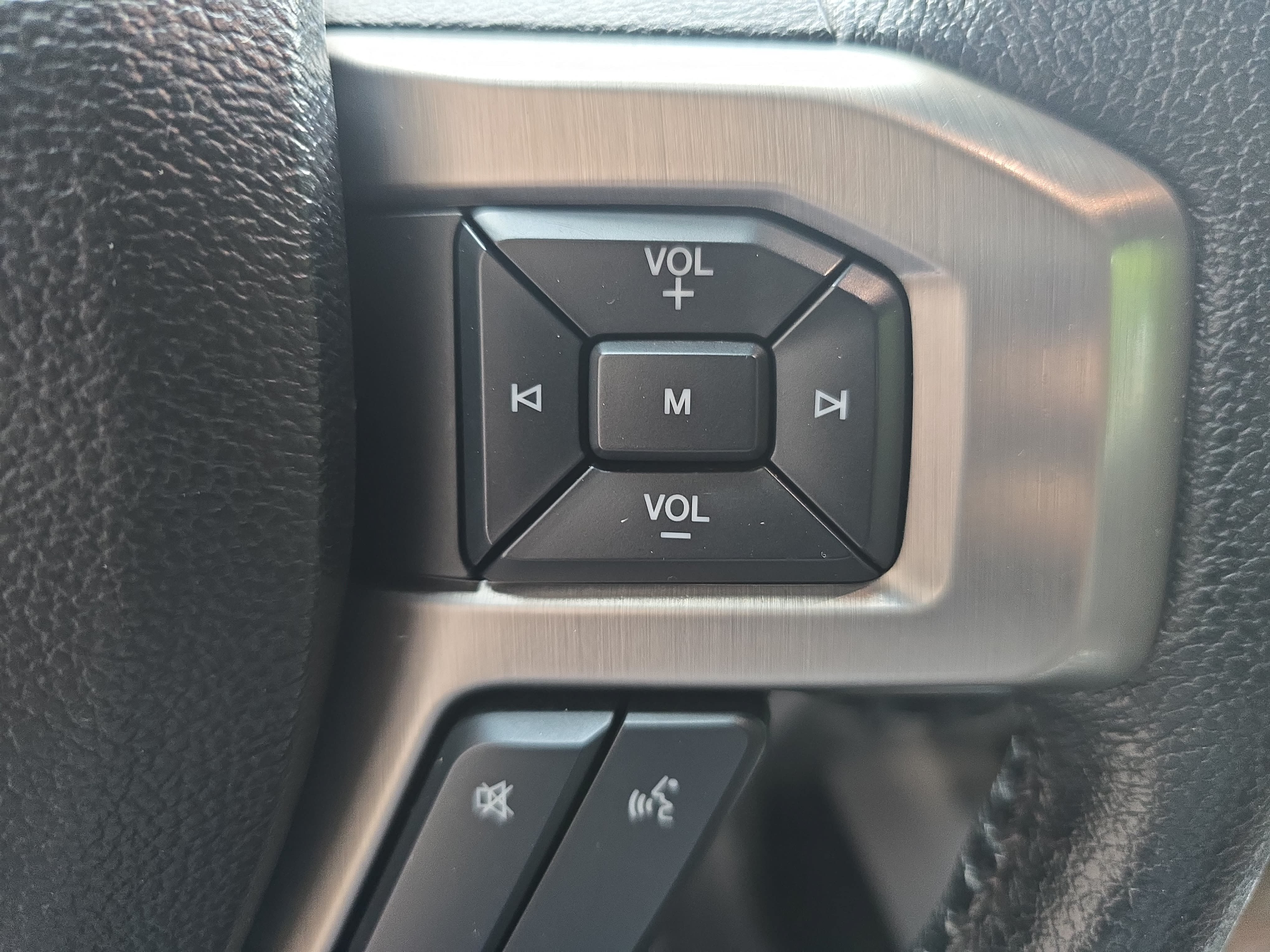 Used 2015 Ford F150 Platinum w/ Equipment Group 701A Luxury AWD/4WD image 17
