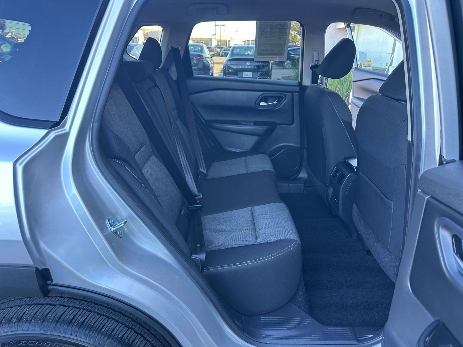 Used 2025 Nissan Rogue SV image 25