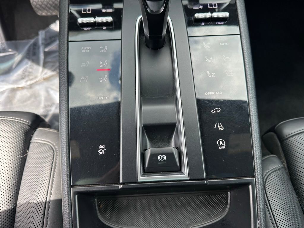 Certified 2023 Porsche Macan AWD/4WD image 26