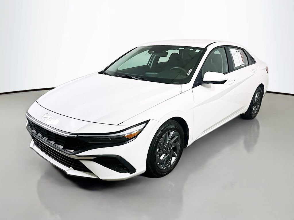 Used 2024 Hyundai Elantra SEL video 3