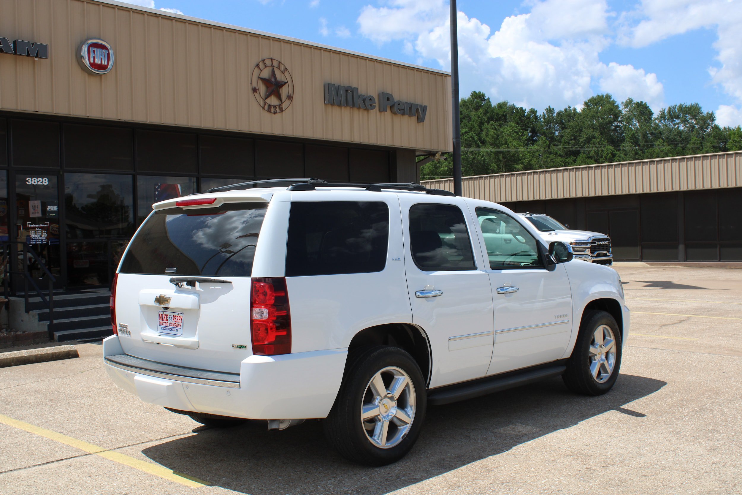 Used 2010 Chevrolet Tahoe LTZ RWD image 7