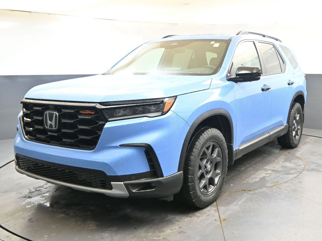Used 2025 Honda Pilot TrailSport image 1