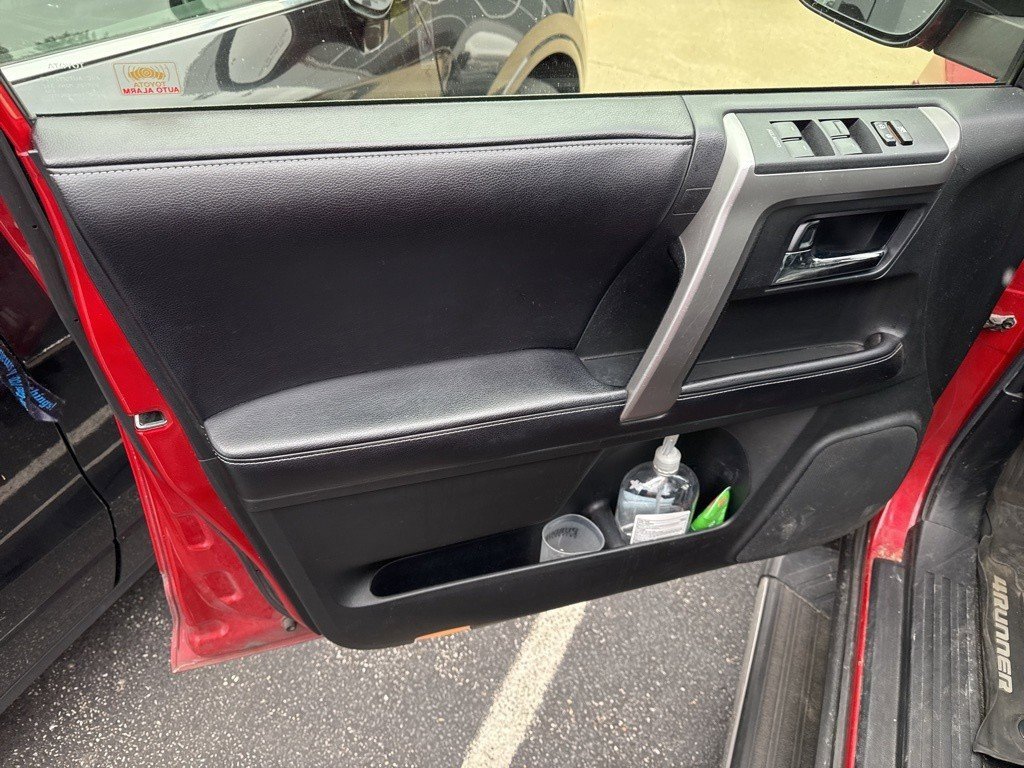 Used 2016 Toyota 4Runner SR5 image 6