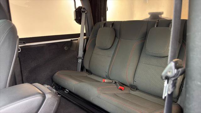 Used 2018 Jeep Wrangler Rubicon AWD/4WD image 16