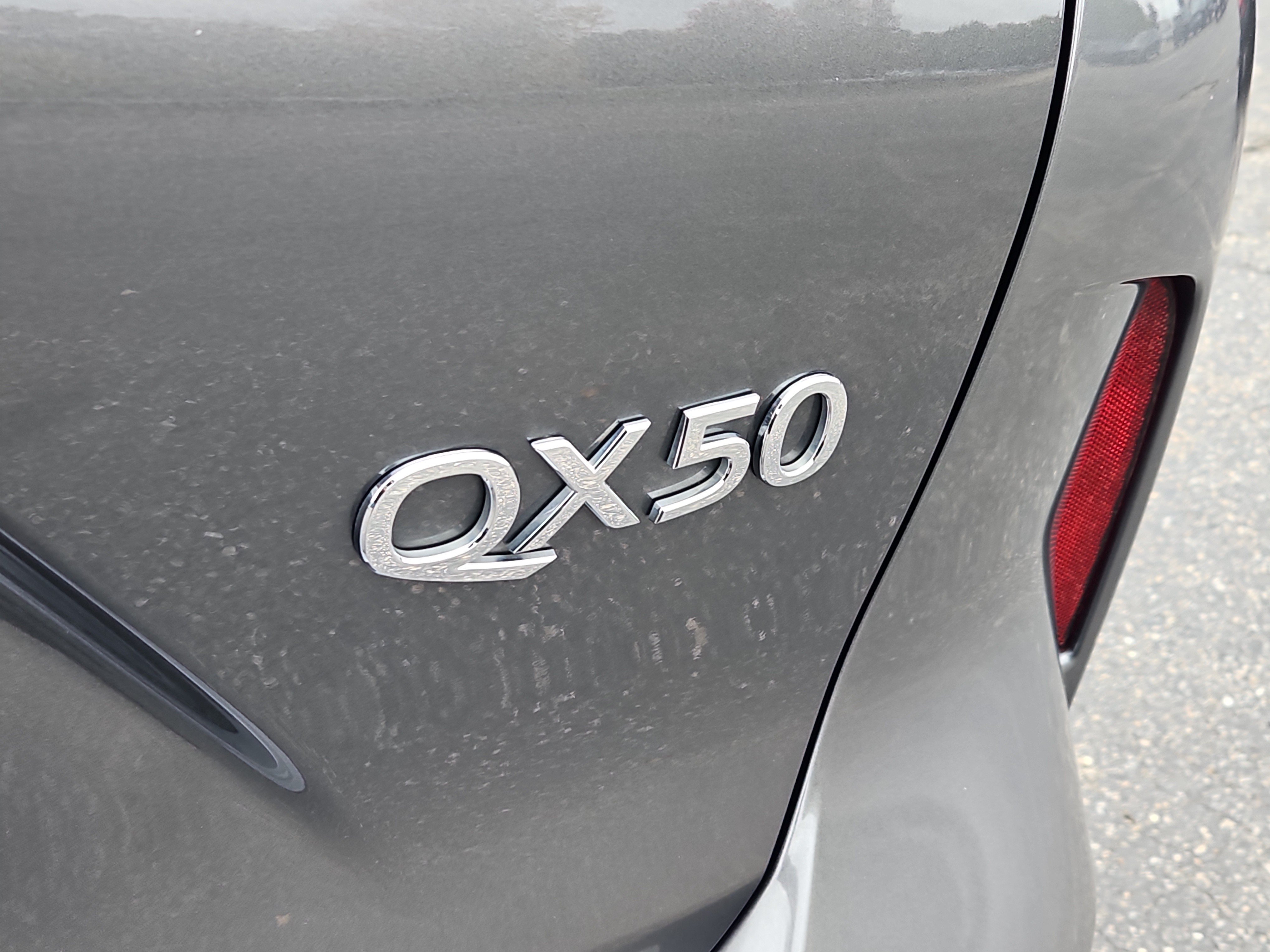 Used 2022 INFINITI QX50 Luxe w/ Appearance Package AWD/4WD image 5