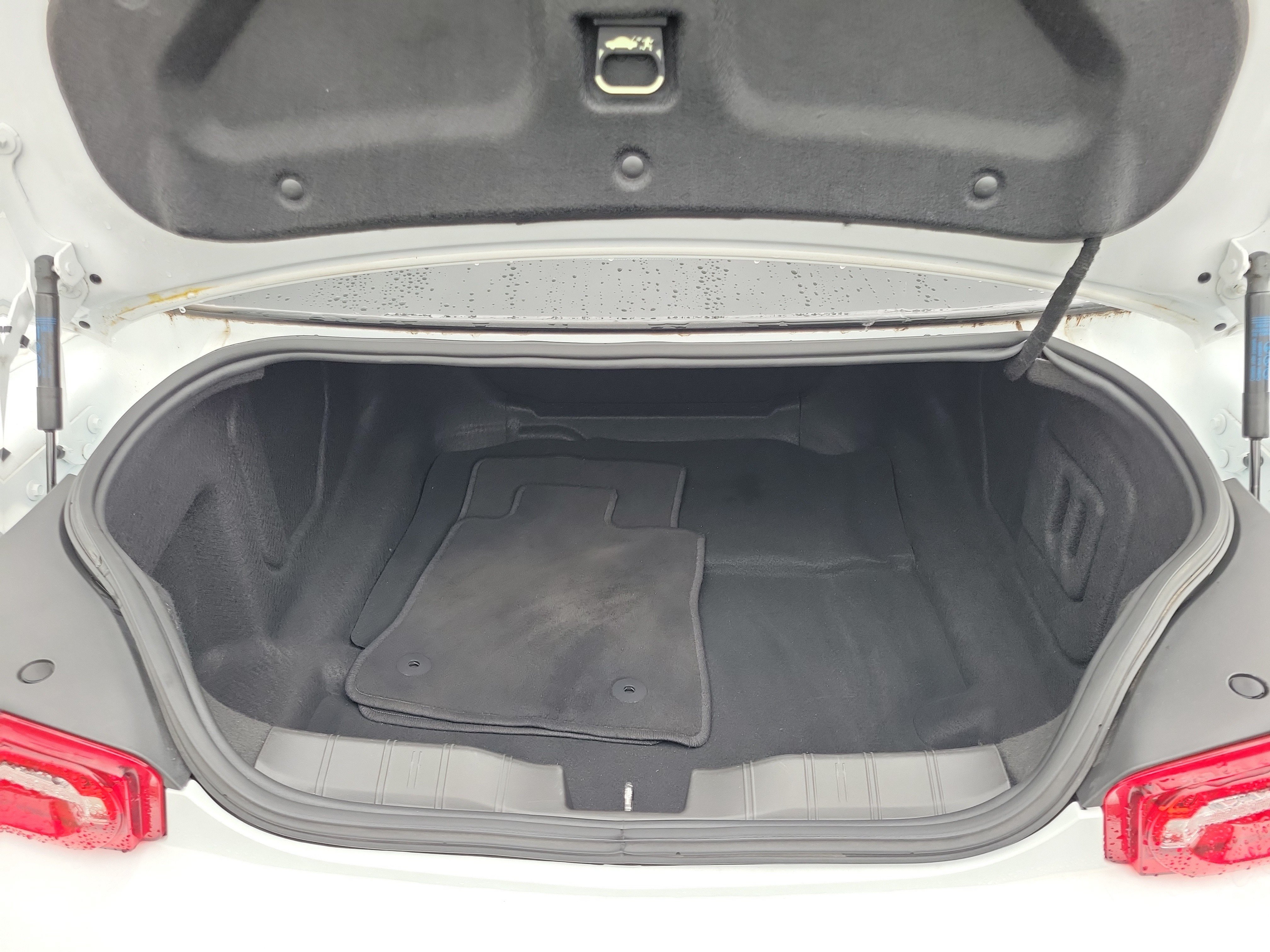 Used 2023 Chevrolet Camaro LT RWD image 9