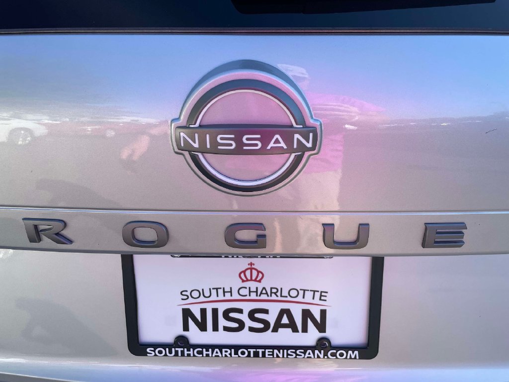 Used 2025 Nissan Rogue S AWD/4WD image 13