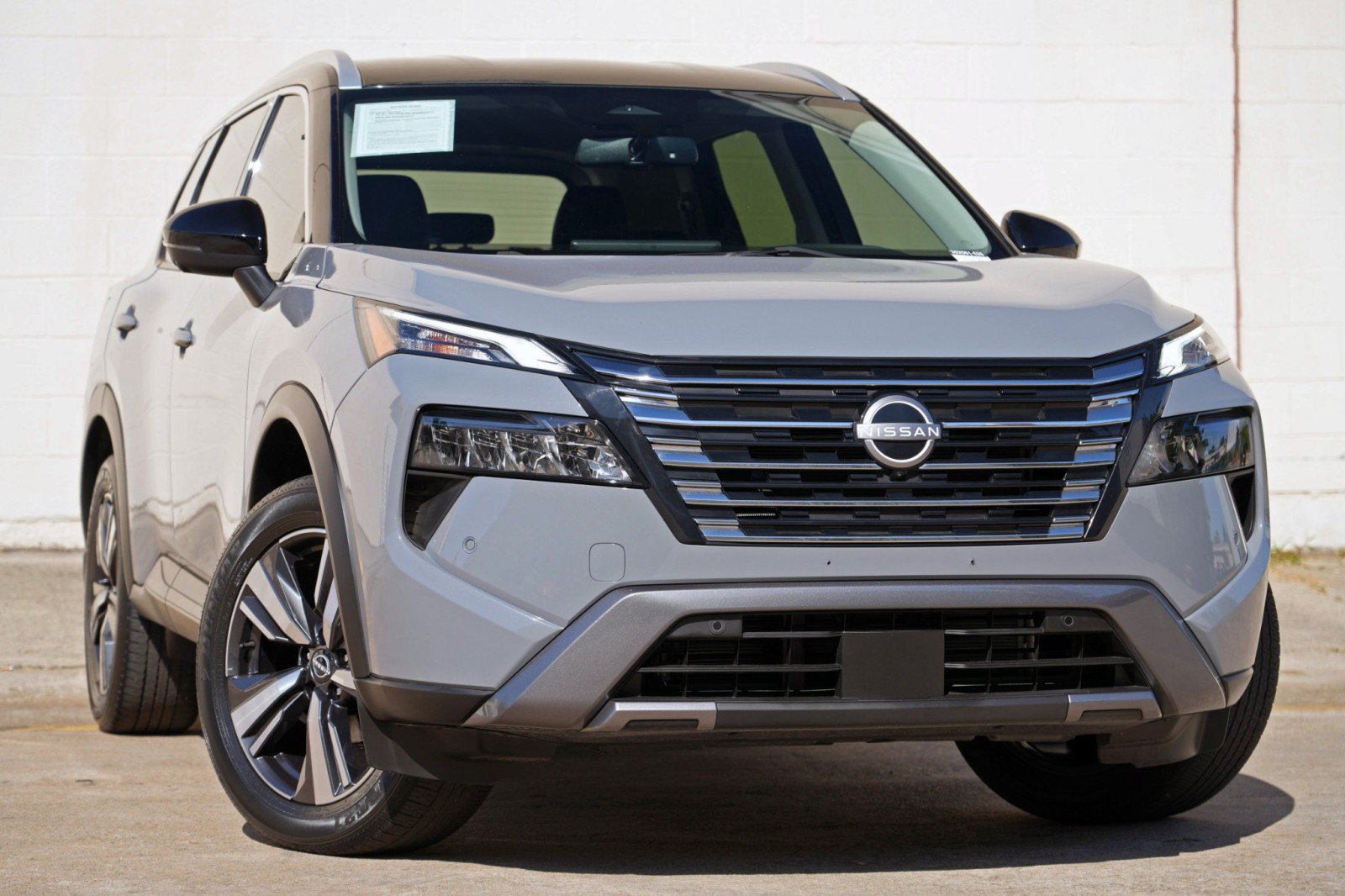 Used 2024 Nissan Rogue SL FWD image 2