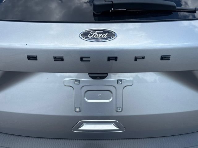 Used 2022 Ford Escape SEL w/ SEL Stealth AWD Package image 9
